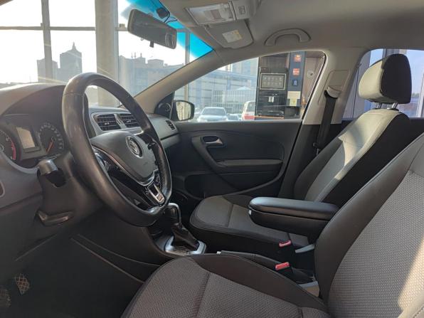 Volkswagen Polo V Рестайлинг с пробегом 2018 года, цена 1 227 000 рублей, 137768 км, седан, Автокод Объявления