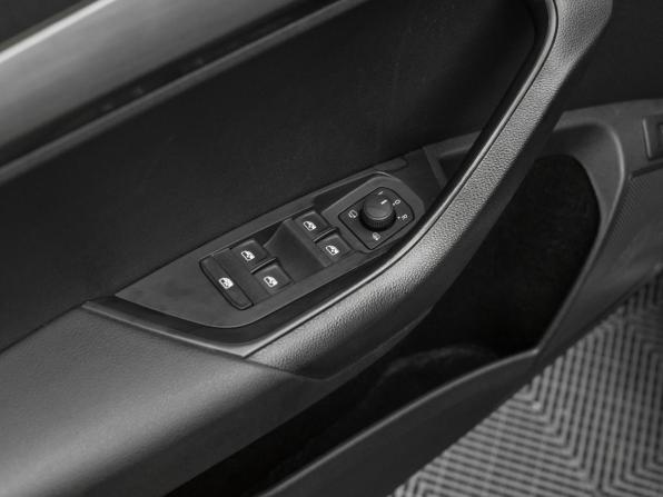 Skoda Karoq I с пробегом 2021 года, цена 2 795 000 рублей, 89421 км, внедорожник, Автокод Объявления
