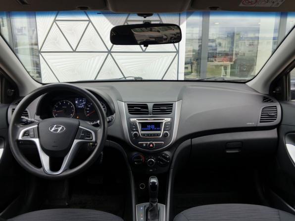 Hyundai Solaris I Рестайлинг с пробегом 2016 года, цена 1 019 000 рублей, 105926 км, седан, Автокод Объявления