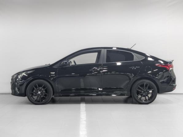 Hyundai Solaris II Рестайлинг с пробегом 2022 года, цена 1 699 000 рублей, 61441 км, седан, Автокод Объявления