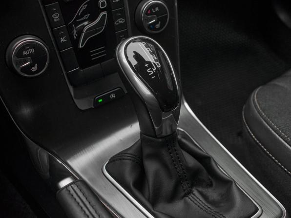 Volvo V40 Cross Country I с пробегом 2014 года, цена 1 650 000 рублей, 106567 км, хэтчбек, Автокод Объявления