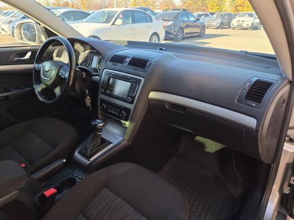 Skoda Octavia II (A5) Рестайлинг с пробегом 2012 года, цена 977 000 рублей, 177244 км, лифтбек, Автокод Объявления