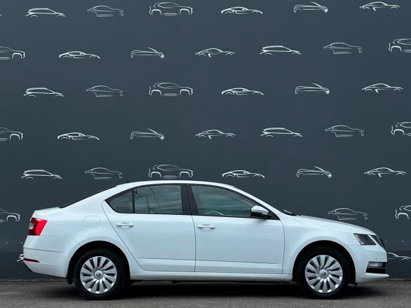Skoda Octavia III (A7) Рестайлинг с пробегом 2018 года, цена 998 600 рублей, 324119 км, лифтбек, Автокод Объявления