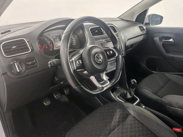 Volkswagen Polo V Рестайлинг с пробегом 2018 года, цена 960 000 рублей, 105000 км, седан, Автокод Объявления
