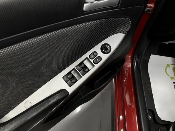 Hyundai Solaris I с пробегом 2014 года, цена 975 000 рублей, 144076 км, хэтчбек, Автокод Объявления