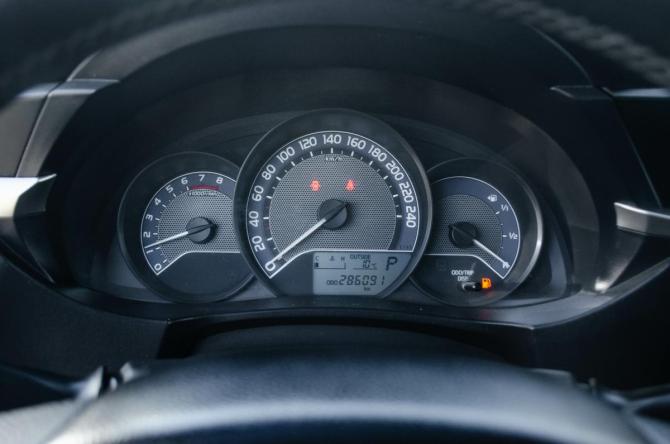 Toyota Corolla XI (E160 E170 E180) с пробегом 2013 года, цена 850 000 рублей, 289000 км, седан, Автокод Объявления