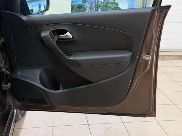 Volkswagen Polo V с пробегом 2015 года, цена 925 000 рублей, 174295 км, седан, Автокод Объявления