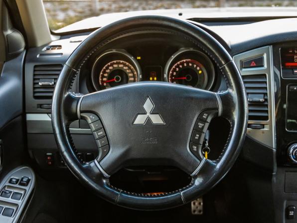 Mitsubishi Pajero IV Рестайлинг 2 с пробегом 2015 года, цена 2 698 000 рублей, 147138 км, внедорожник, Автокод Объявления