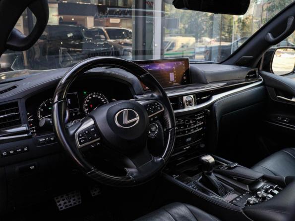 Lexus LX III Рестайлинг 2 с пробегом 2018 года, цена 9 810 000 рублей, 35821 км, внедорожник, Автокод Объявления