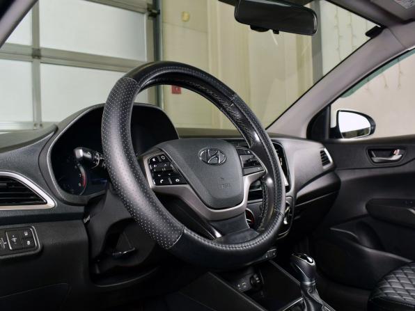 Hyundai Solaris II с пробегом 2018 года, цена 1 295 995 рублей, 119838 км, седан, Автокод Объявления