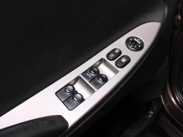 Hyundai Solaris I Рестайлинг с пробегом 2015 года, цена 950 000 рублей, 112657 км, седан, Автокод Объявления