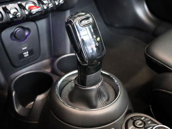 Mini Cabrio III Рестайлинг с пробегом 2020 года, цена 2 350 000 рублей, 83332 км, кабриолет, Автокод Объявления