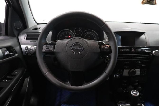 Opel Astra H Рестайлинг с пробегом 2013 года, цена 559 000 рублей, 214083 км, седан, Автокод Объявления