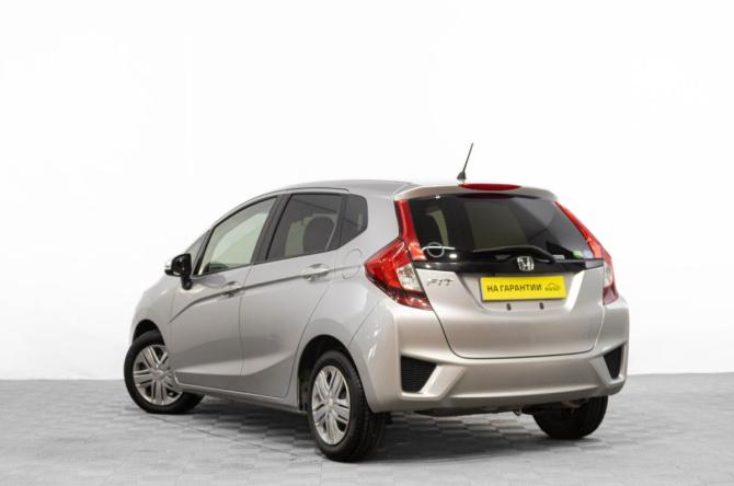 Honda Fit III с пробегом 2017 года, цена 1 099 000 рублей, 95000 км, хэтчбек, Автокод Объявления