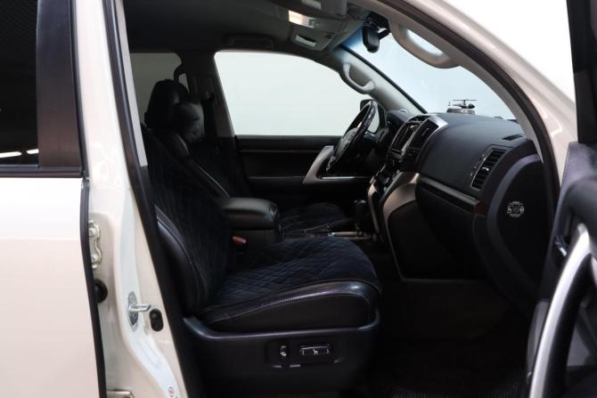 Toyota Land Cruiser 200 Series Рестайлинг 1 с пробегом 2015 года, цена 4 600 000 рублей, 190337 км, внедорожник, Автокод Объявления