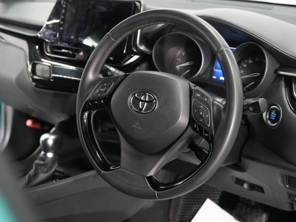 Toyota C-HR I с пробегом 2017 года, цена 1 799 000 рублей, 38000 км, внедорожник, Автокод Объявления