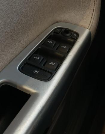 Volvo S40 II Рестайлинг с пробегом 2011 года, цена 649 000 рублей, 245000 км, седан, Автокод Объявления