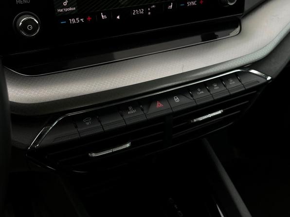 Skoda Octavia IV (A8) с пробегом 2021 года, цена 2 134 200 рублей, 108811 км, лифтбек, Автокод Объявления