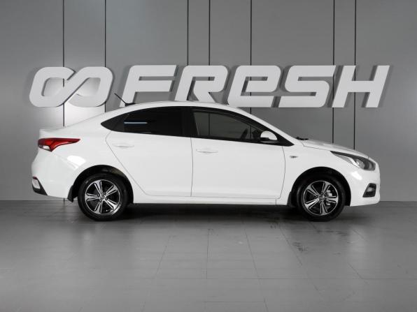 Hyundai Solaris II с пробегом 2017 года, цена 930 000 рублей, 173099 км, седан, Автокод Объявления