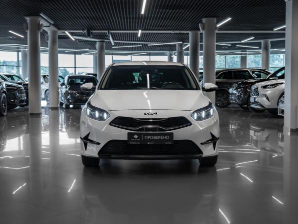 Kia Ceed III Рестайлинг с пробегом 2022 года, цена 2 360 000 рублей, 56000 км, хэтчбек, Автокод Объявления