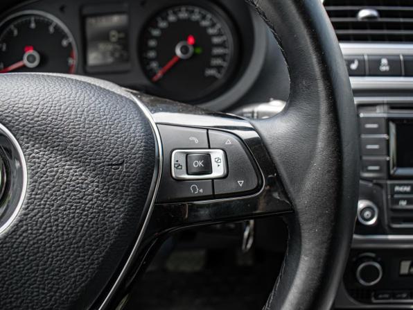 Volkswagen Polo V Рестайлинг с пробегом 2017 года, цена 1 350 000 рублей, 95564 км, седан, Автокод Объявления