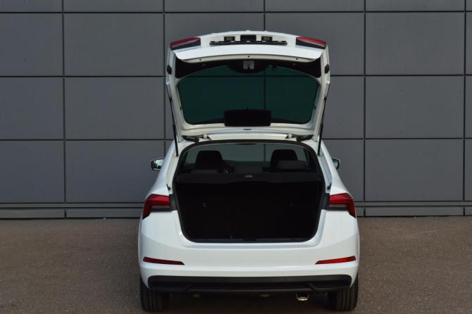 Skoda Rapid II с пробегом 2022 года, цена 1 650 000 рублей, 53007 км, лифтбек, Автокод Объявления
