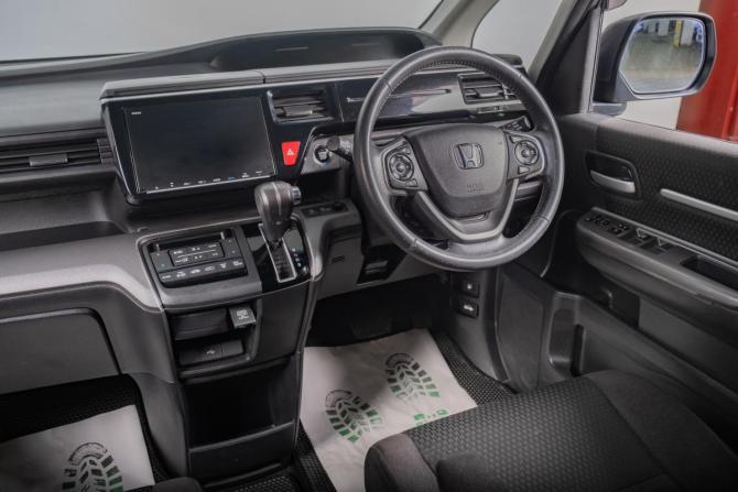 Honda Stepwgn V Рестайлинг с пробегом 2019 года, цена 2 599 000 рублей, 55000 км, минивэн, Автокод Объявления