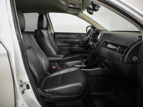 Mitsubishi Outlander III Рестайлинг 2 с пробегом 2017 года, цена 1 899 000 рублей, 174528 км, внедорожник, Автокод Объявления
