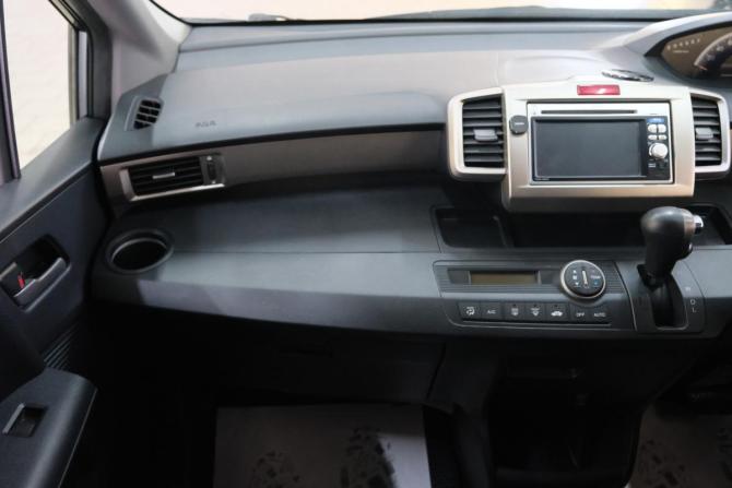 Honda Freed I с пробегом 2011 года, цена 1 059 000 рублей, 143000 км, компактвэн, Автокод Объявления