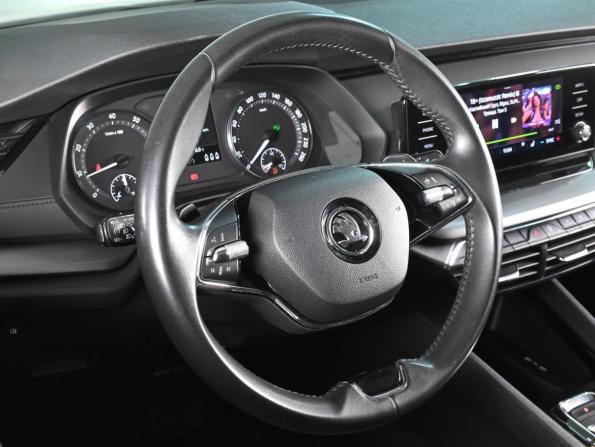 Skoda Octavia IV (A8) с пробегом 2021 года, цена 2 150 000 рублей, 140690 км, лифтбек, Автокод Объявления
