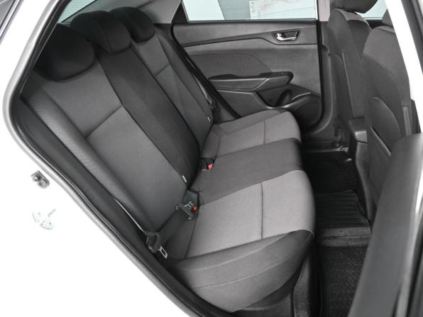 Hyundai Solaris II с пробегом 2017 года, цена 1 519 000 рублей, 122348 км, седан, Автокод Объявления