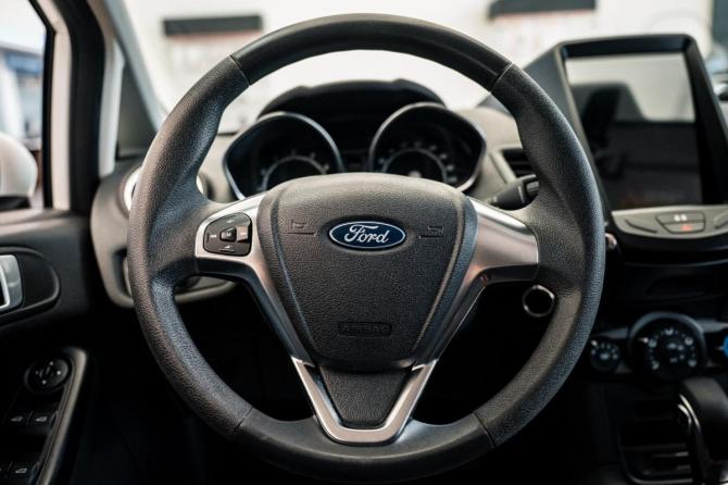 Ford Fiesta Mk6 Рестайлинг с пробегом 2018 года, цена 960 000 рублей, 90700 км, хэтчбек, Автокод Объявления