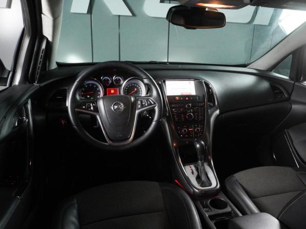 Opel Astra J с пробегом 2010 года, цена 690 000 рублей, 211763 км, хэтчбек, Автокод Объявления