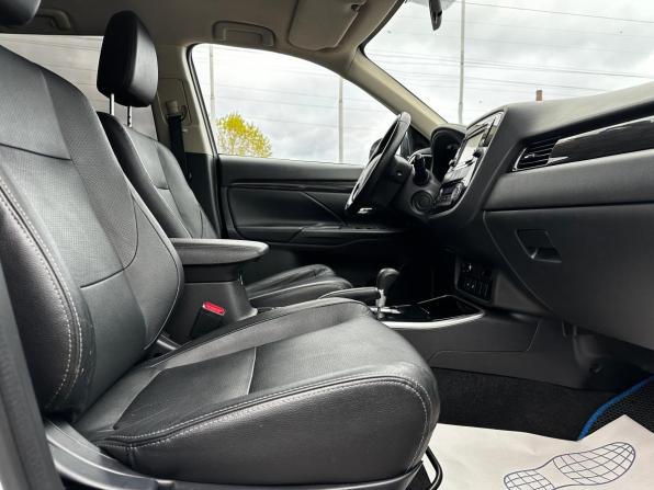 Mitsubishi Outlander III Рестайлинг 2 с пробегом 2017 года, цена 1 995 000 рублей, 109215 км, внедорожник, Автокод Объявления