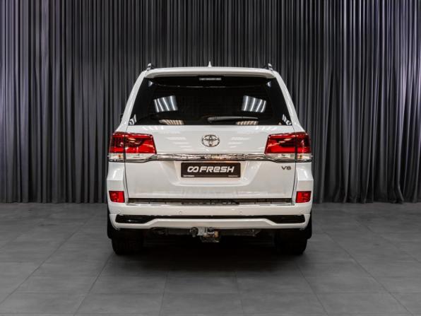 Toyota Land Cruiser 200 Series Рестайлинг 2 с пробегом 2017 года, цена 5 299 000 рублей, 278950 км, внедорожник, Автокод Объявления