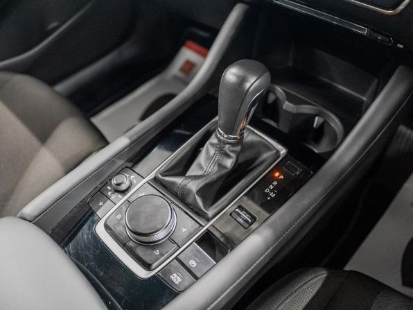 Mazda 3 IV (BP) с пробегом 2021 года, цена 1 910 000 рублей, 6450 км, хэтчбек, Автокод Объявления