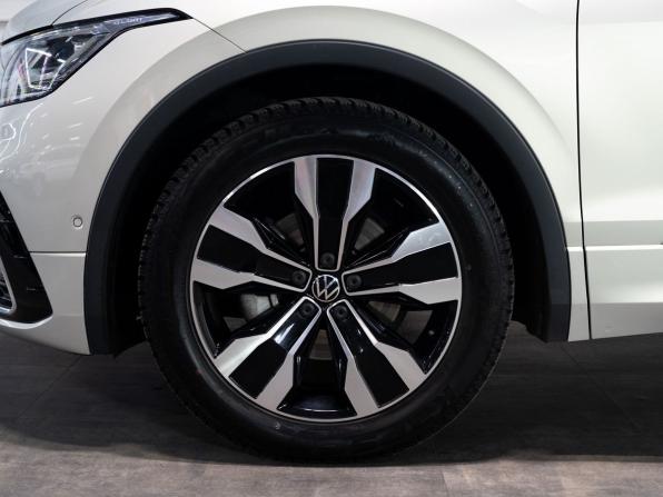 Volkswagen Tiguan II Рестайлинг с пробегом 2021 года, цена 4 020 000 рублей, 25700 км, внедорожник, Автокод Объявления