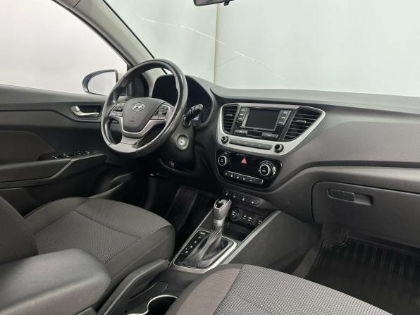 Hyundai Solaris II с пробегом 2017 года, цена 1 235 000 рублей, 149599 км, седан, Автокод Объявления