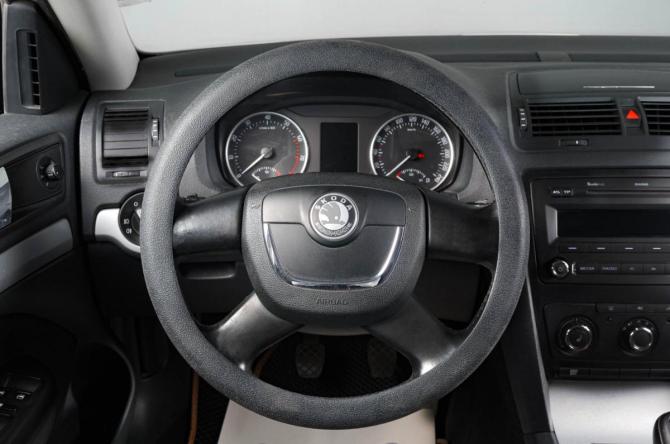 Skoda Octavia II (A5) Рестайлинг с пробегом 2013 года, цена 879 000 рублей, 174143 км, лифтбек, Автокод Объявления