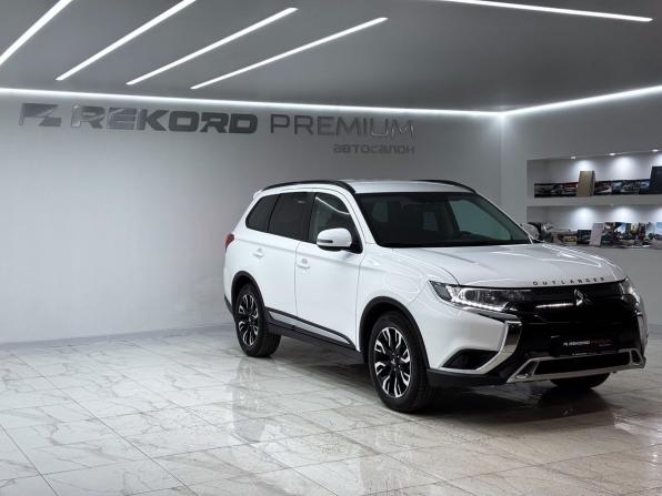 Mitsubishi Outlander III Рестайлинг 3 с пробегом 2022 года, цена 3 000 000 рублей, 81175 км, внедорожник, Автокод Объявления