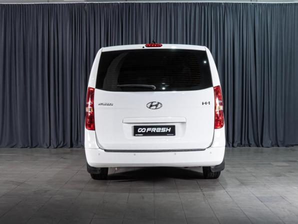 Hyundai H-1 II Рестайлинг с пробегом 2018 года, цена 2 699 000 рублей, 120312 км, минивэн, Автокод Объявления