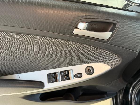 Hyundai Solaris I с пробегом 2013 года, цена 729 000 рублей, 114000 км, хэтчбек, Автокод Объявления