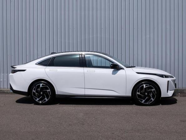 Changan Lamore с пробегом 2023 года, цена 1 979 000 рублей, 20606 км, седан, Автокод Объявления