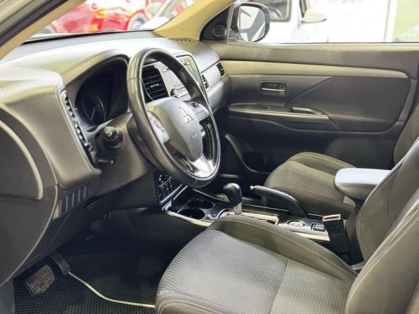 Mitsubishi Outlander III Рестайлинг 2 с пробегом 2017 года, цена 1 899 900 рублей, 148633 км, внедорожник, Автокод Объявления