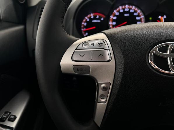 Toyota Hilux VII Рестайлинг с пробегом 2015 года, цена 2 450 000 рублей, 229823 км, пикап, Автокод Объявления