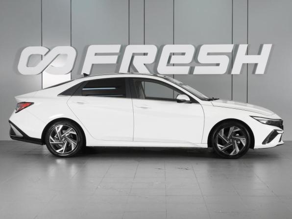 Hyundai Elantra VII (CN7) Рестайлинг с пробегом 2023 года, цена 2 180 000 рублей, 32044 км, седан, Автокод Объявления