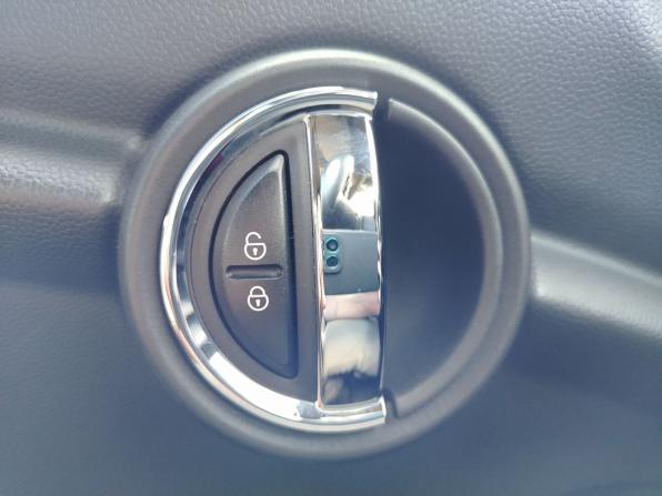 Mini Hatch III (F55/F56) Рестайлинг с пробегом 2020 года, цена 1 990 000 рублей, 84981 км, хэтчбек, Автокод Объявления