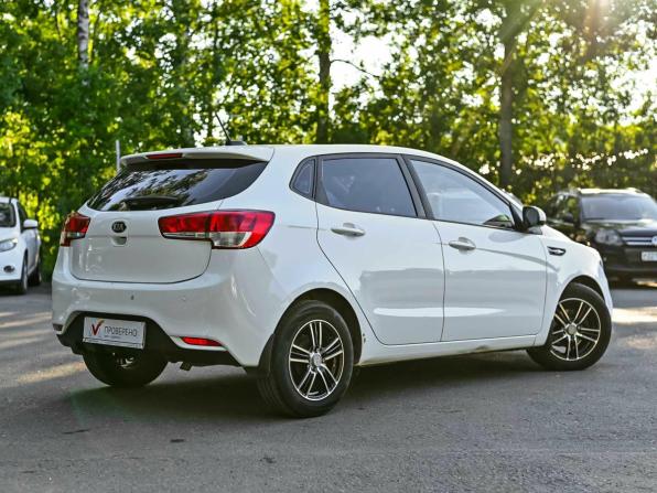 Kia Rio III Рестайлинг с пробегом 2017 года, цена 1 040 000 рублей, 124359 км, седан, Автокод Объявления