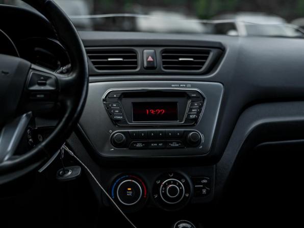Kia Rio III Рестайлинг с пробегом 2015 года, цена 778 000 рублей, 177372 км, седан, Автокод Объявления