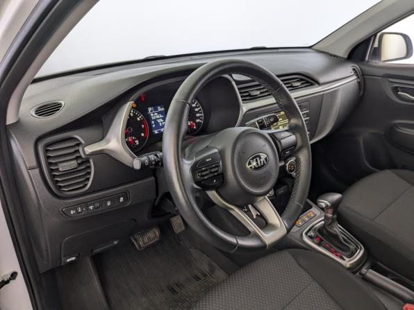 Kia Rio IV Рестайлинг с пробегом 2021 года, цена 1 700 000 рублей, 47426 км, седан, Автокод Объявления